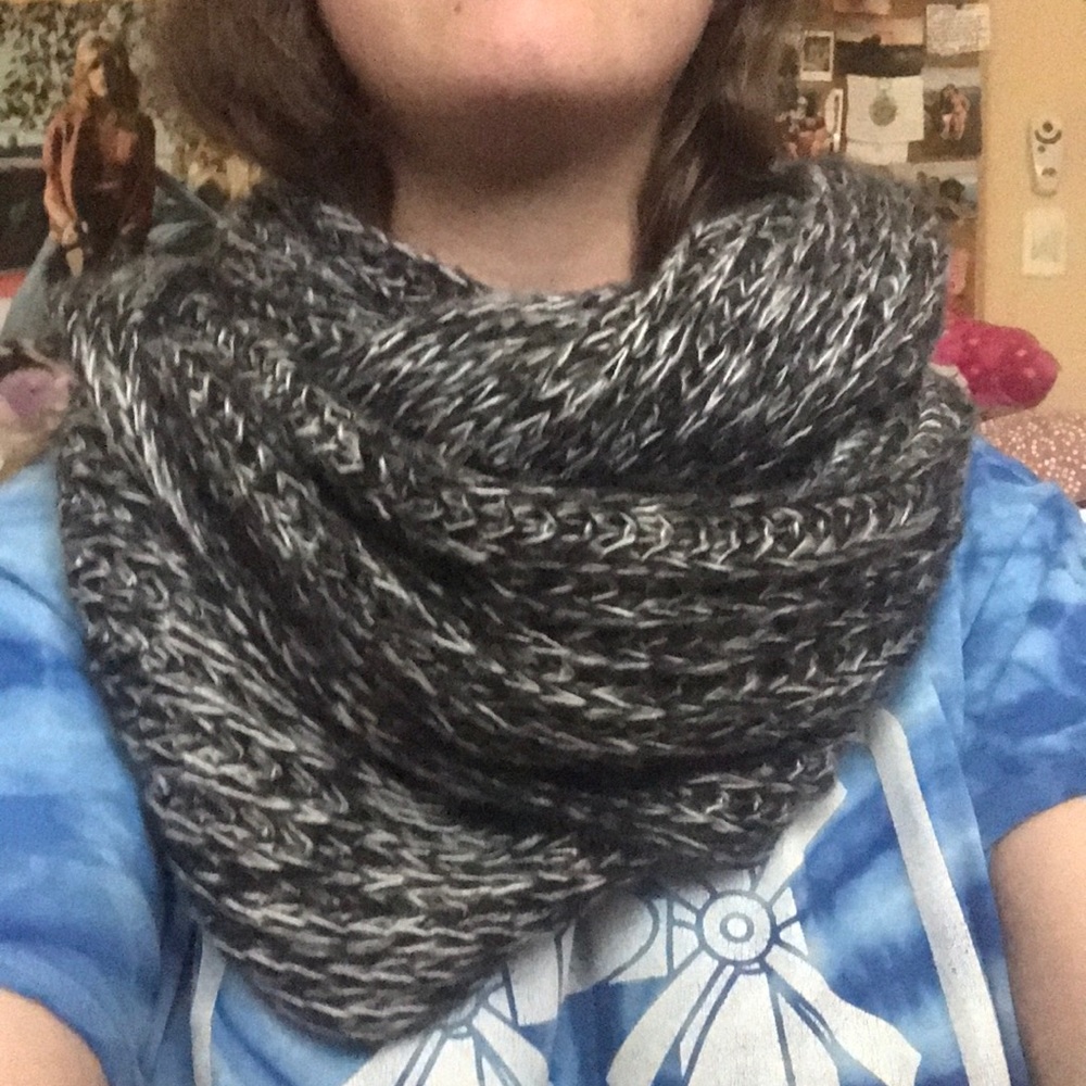 Infinity scarf - Picture 2 of 2